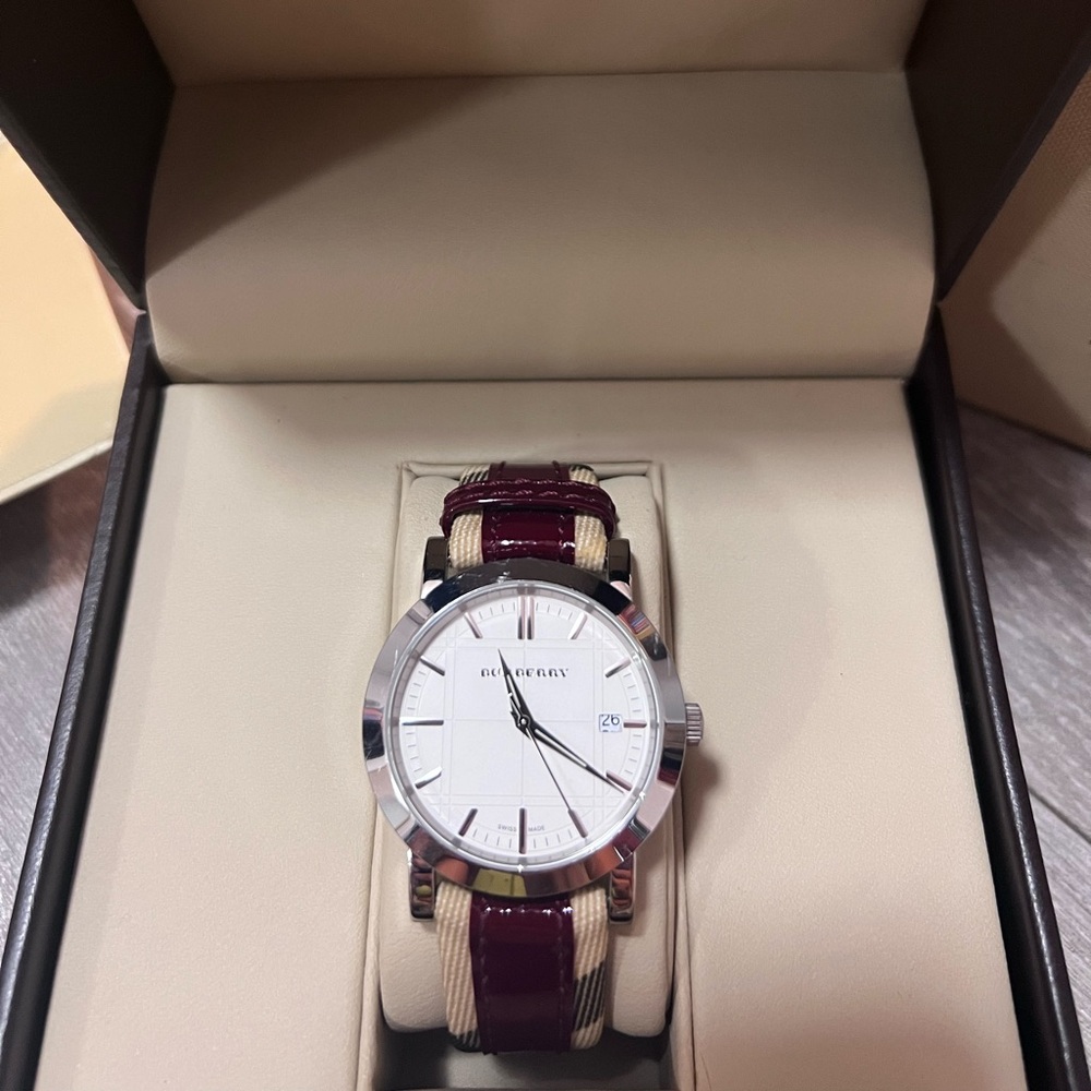 Vintage Burberry Watch - Picture 3 of 4